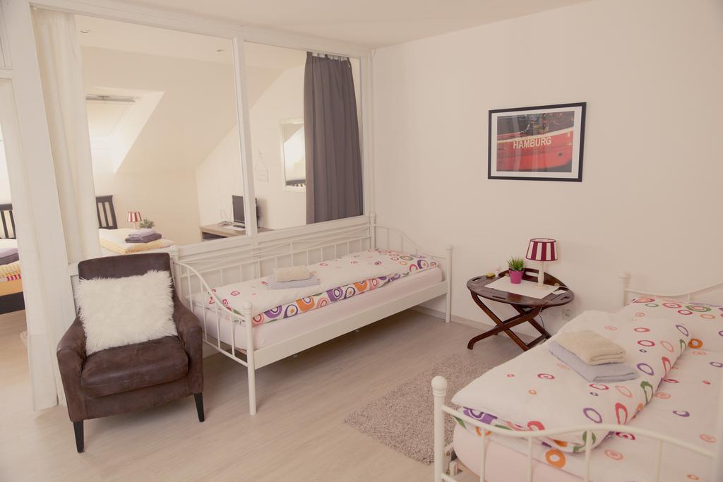 Heinsens Ellerbek Bed & Breakfast Ruang foto