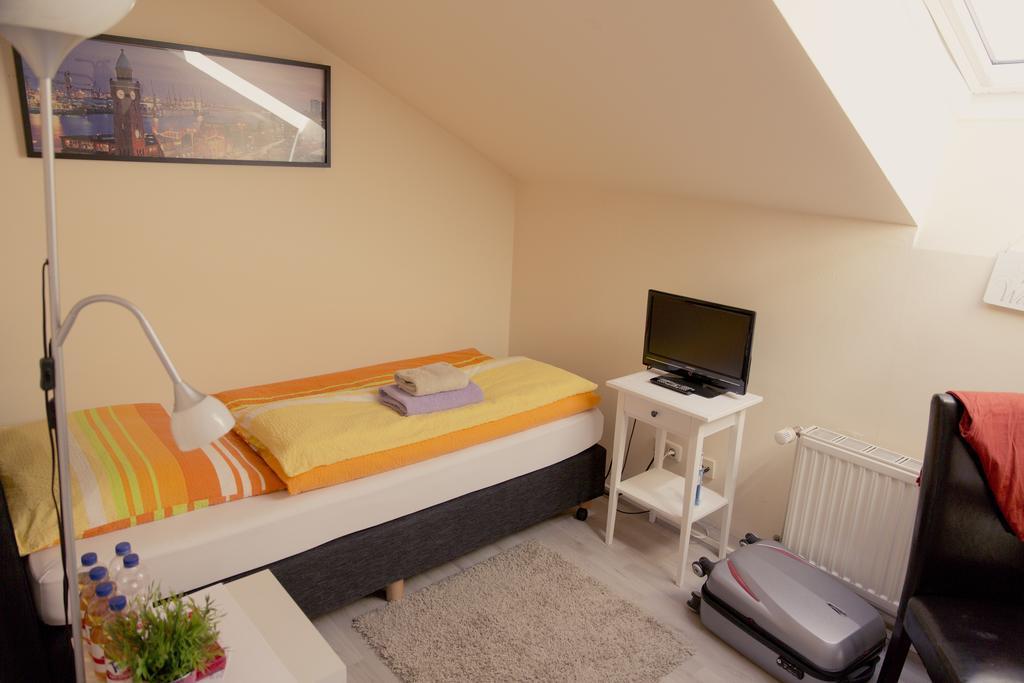 Heinsens Ellerbek Bed & Breakfast Ruang foto