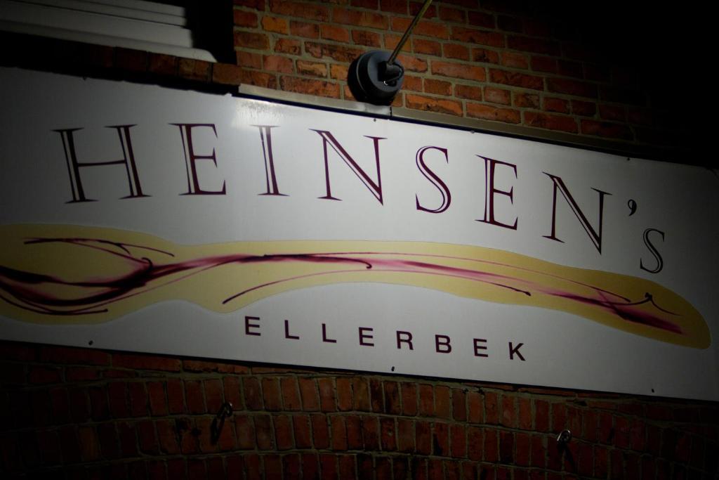 Heinsens Ellerbek Bed & Breakfast Bagian luar foto