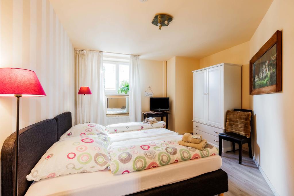 Heinsens Ellerbek Bed & Breakfast Bagian luar foto