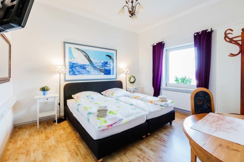 Heinsens Ellerbek Bed & Breakfast Bagian luar foto
