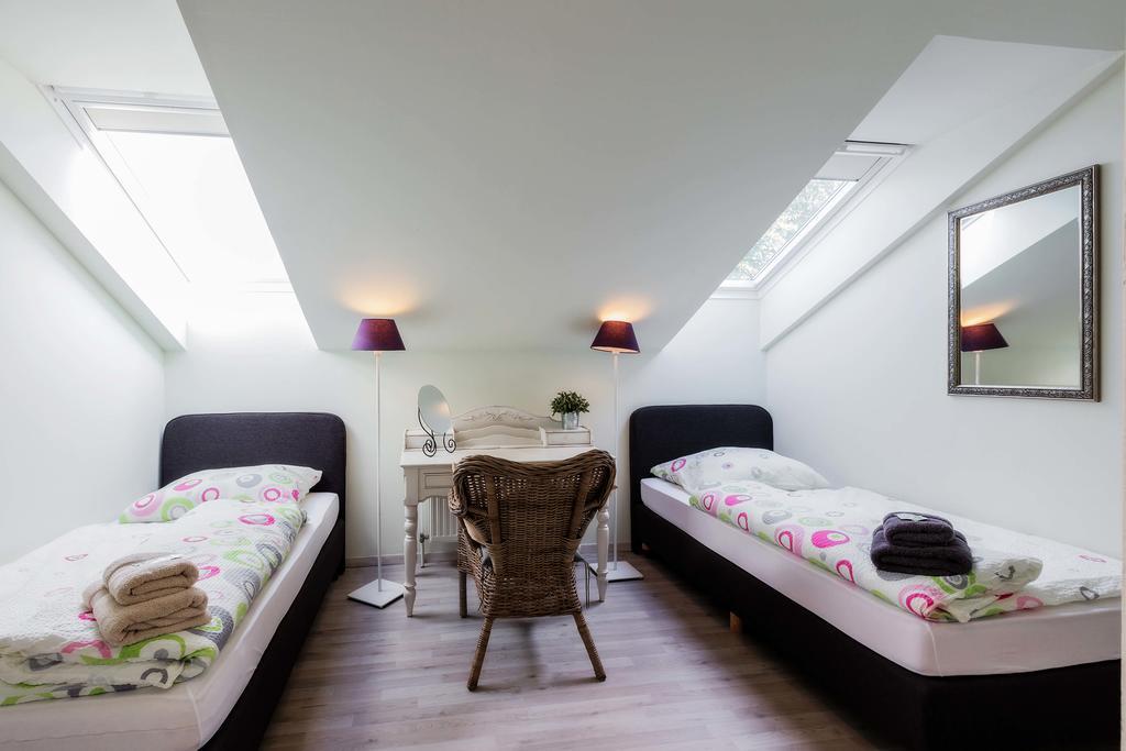 Heinsens Ellerbek Bed & Breakfast Bagian luar foto