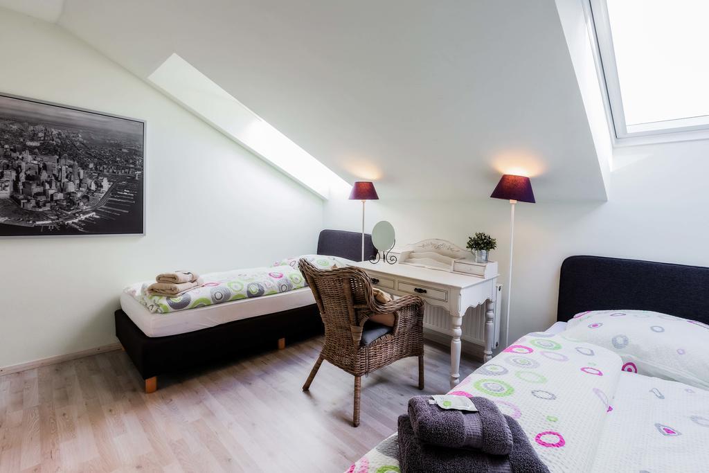 Heinsens Ellerbek Bed & Breakfast Bagian luar foto