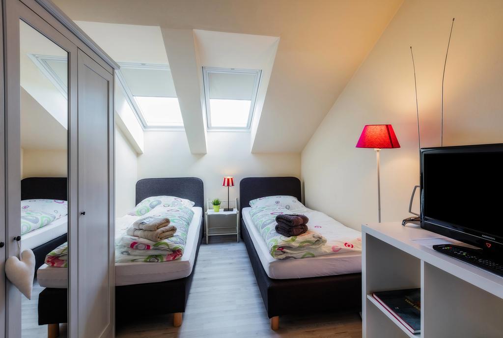 Heinsens Ellerbek Bed & Breakfast Bagian luar foto